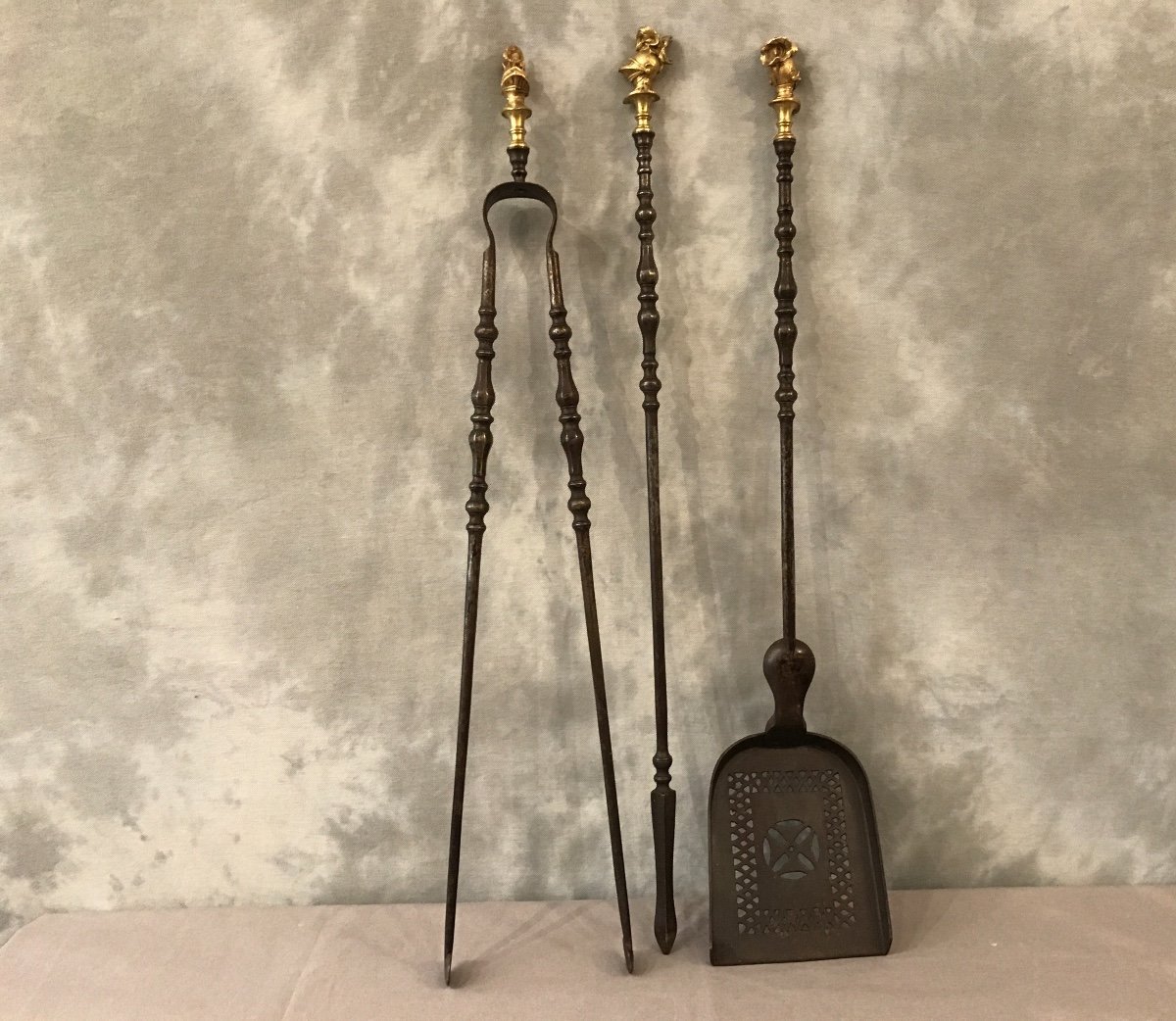 3 Large Pieces Of Fireplace In Iron And Bronze With Vintage Knight Helmets Early 19th-photo-3