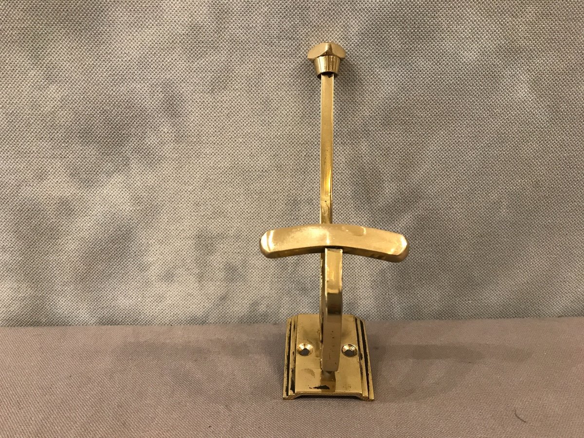 Coat Hook In Polished Brass And Vintage Varnish Around 1900.-photo-4