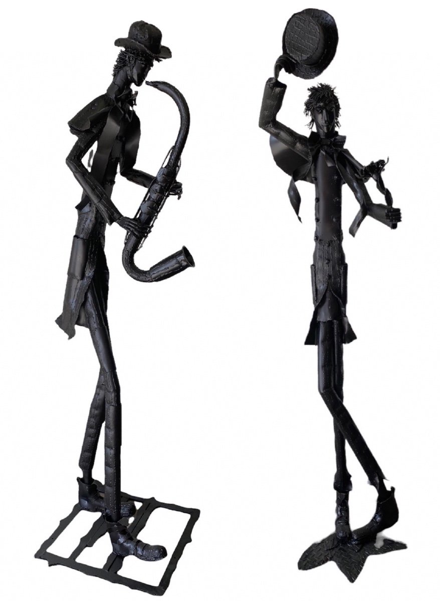Sculptures En Fer De L’artiste Jean Alexandre Delattre L’homme aux Fleurs Et L’homme Au Saxo.
