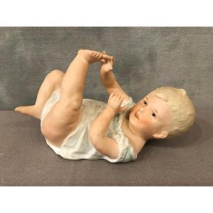 Bébé Piano En Porcelaine De Biscuit Vers 1900 