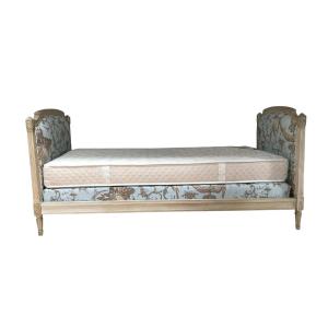 19th Century Painted Wooden Daybed Or Guest Bed 