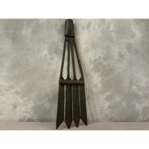 Fouëne en fer forgé d’époque 19 ème 