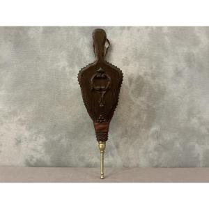 Soufflet ancien en  bois de chêne sculpté d’époque 19 ème 