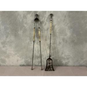 Ensemble d’une pelle et d’une pince de cheminée en fer et laiton d’époque 19 ème 