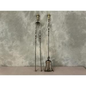 Ensemble d’une pelle et d’une pince de cheminée ancienne en fer et bronze d’époque 19 ème 