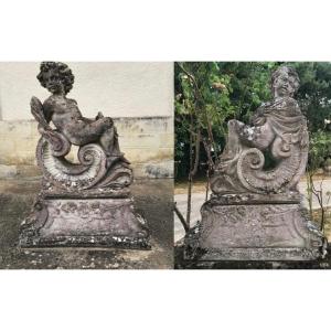 2 Statues de puttis en pierre reconstituées sur socle XX ème