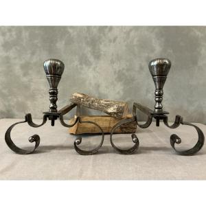 Paire de chenets anciens en fer forgé d’époque 18 ème
