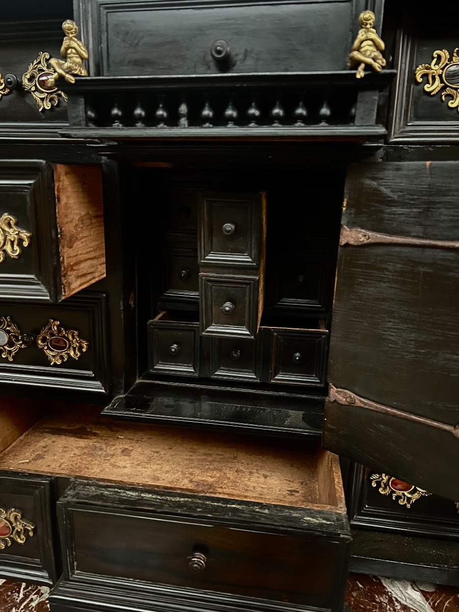 Cabinet à décor de pierres dures et bois noirci 17 eme siècle -photo-1