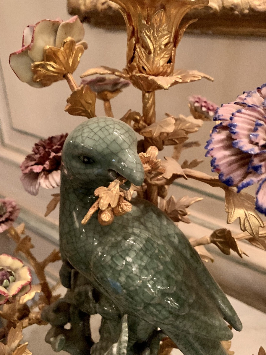 Paire de candélabres en porcelaine polychrome et bronze doré-photo-5