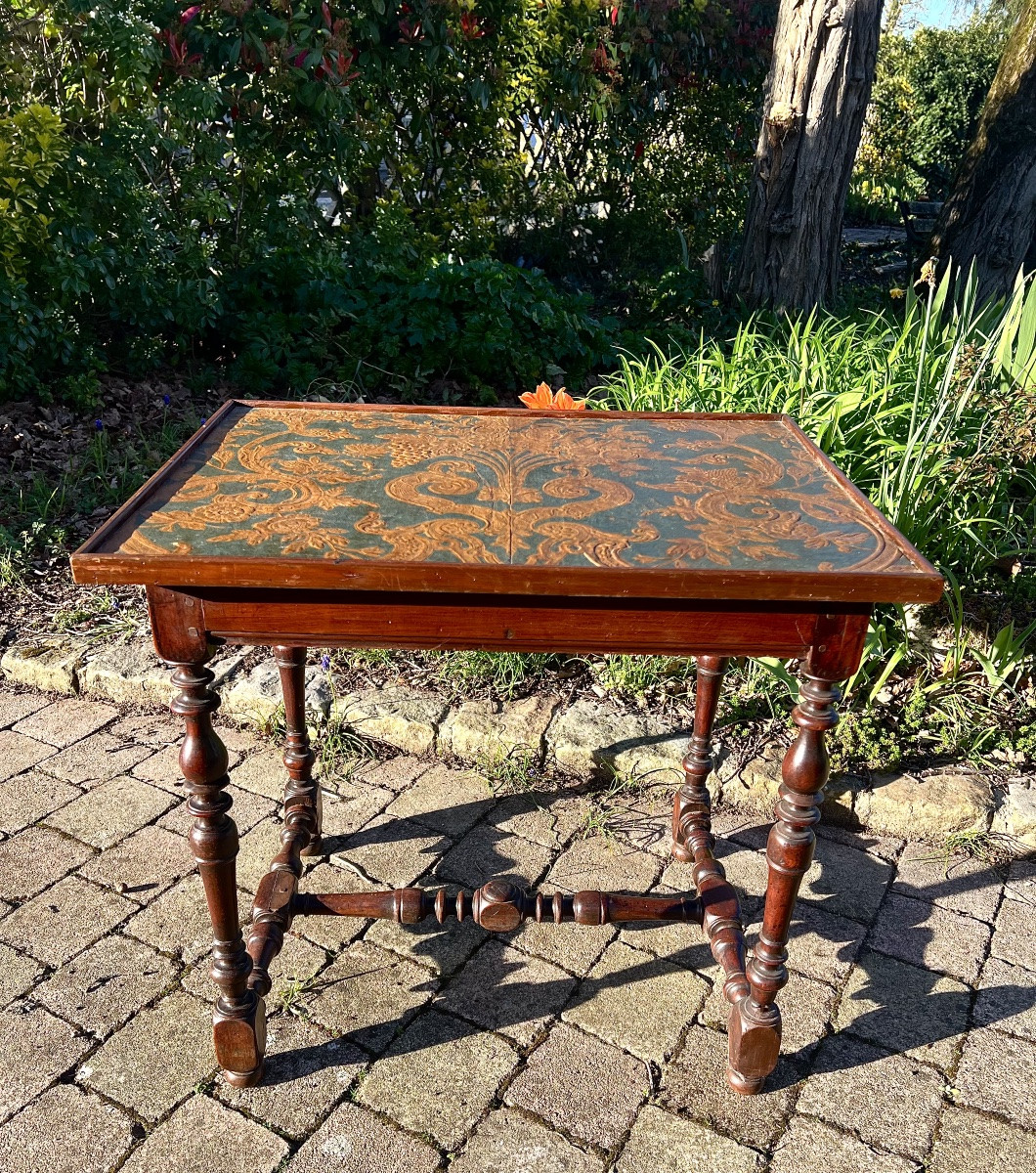 17th Century French Side Table In Burgundy Walnut, Endowed With Cordough Leather-photo-6