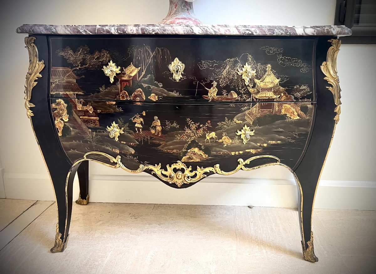 Curved Chest Of Drawers With Lacquered Trim On All Sides-photo-3