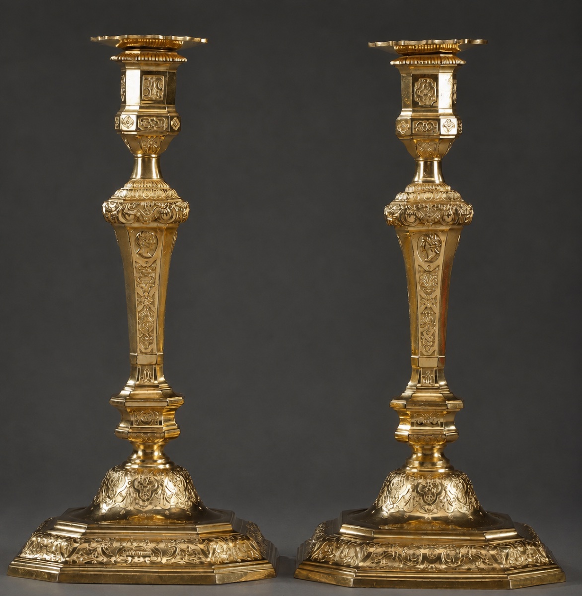 BOUGEOIRS DE STYLE REGENCE EN BRONZE DORE 