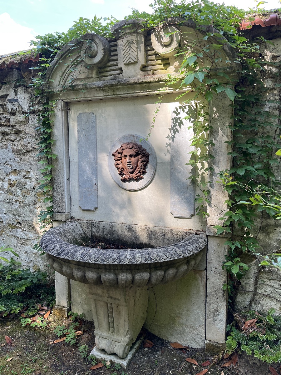 19th-century Carved Marble Wall-mounted Fountain-photo-3