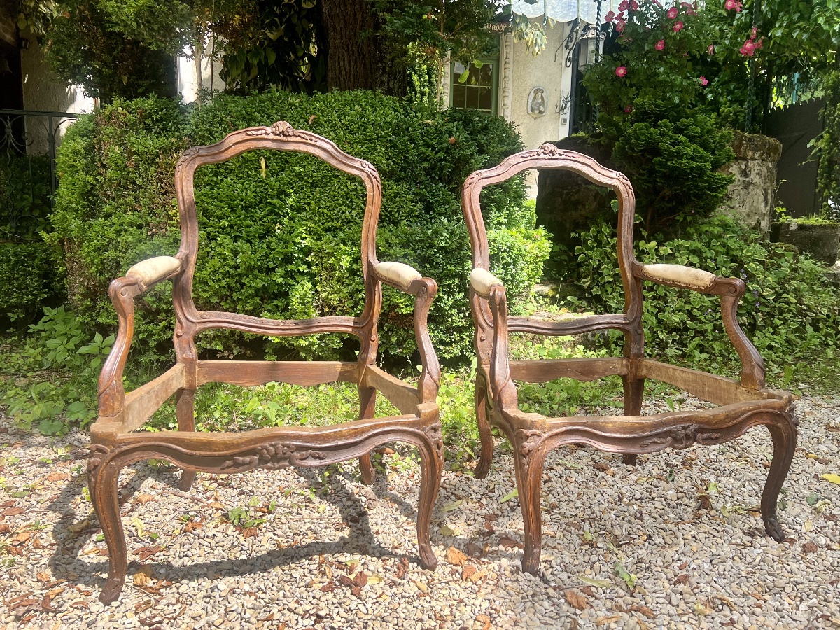 Paire de fauteuils Louis XV en noyer, estampillés Nadal – XVIIIe siècle