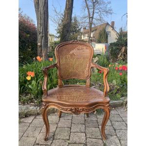 Fauteuil cannage de style Louis XV en noyer