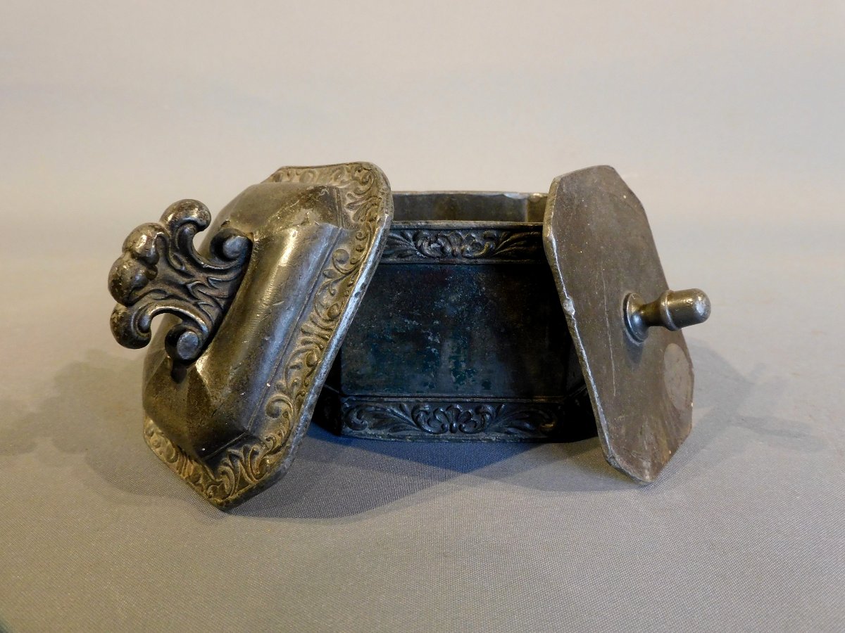 18th Century Lead Tobacco Jar -photo-2