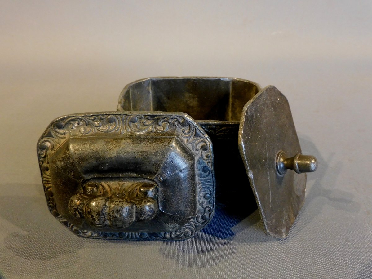18th Century Lead Tobacco Jar -photo-3