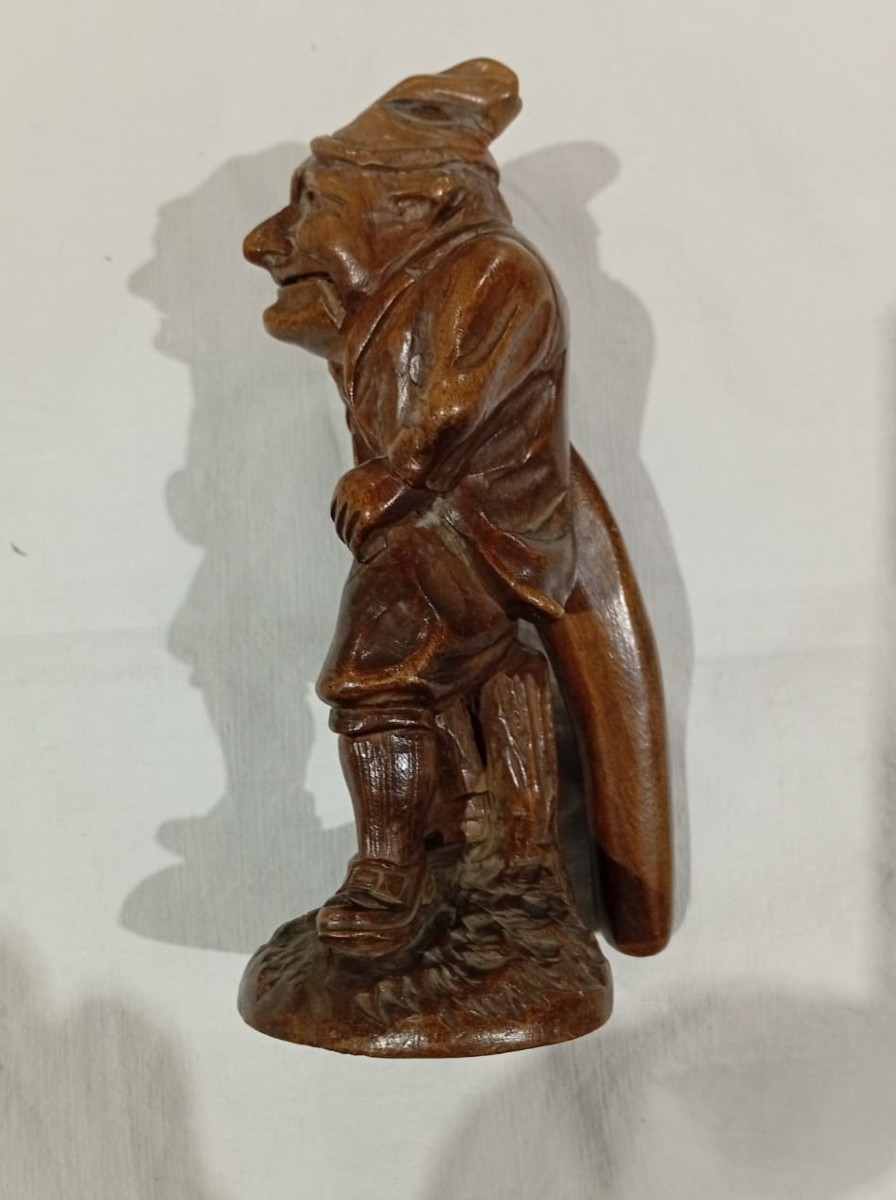 19th-century Walnut Nutcracker, Depicting A Folk/popular Character-photo-4