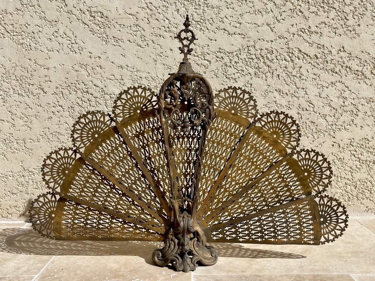 Fire Screen / Fan-shaped Spark Screen In Gilt Bronze