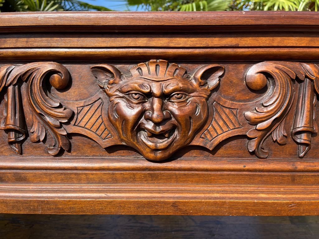 Exceptional Renaissance Style Carved Walnut Bed-photo-8