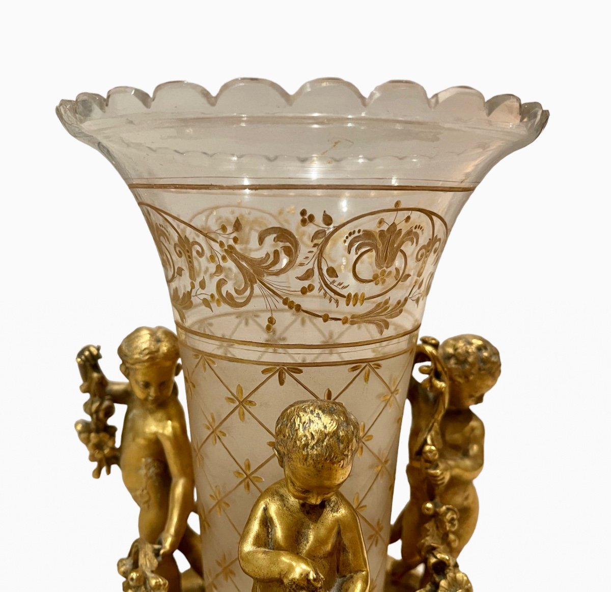 Maison TAHAN - Vase Cornet en Cristal & Putti-photo-3