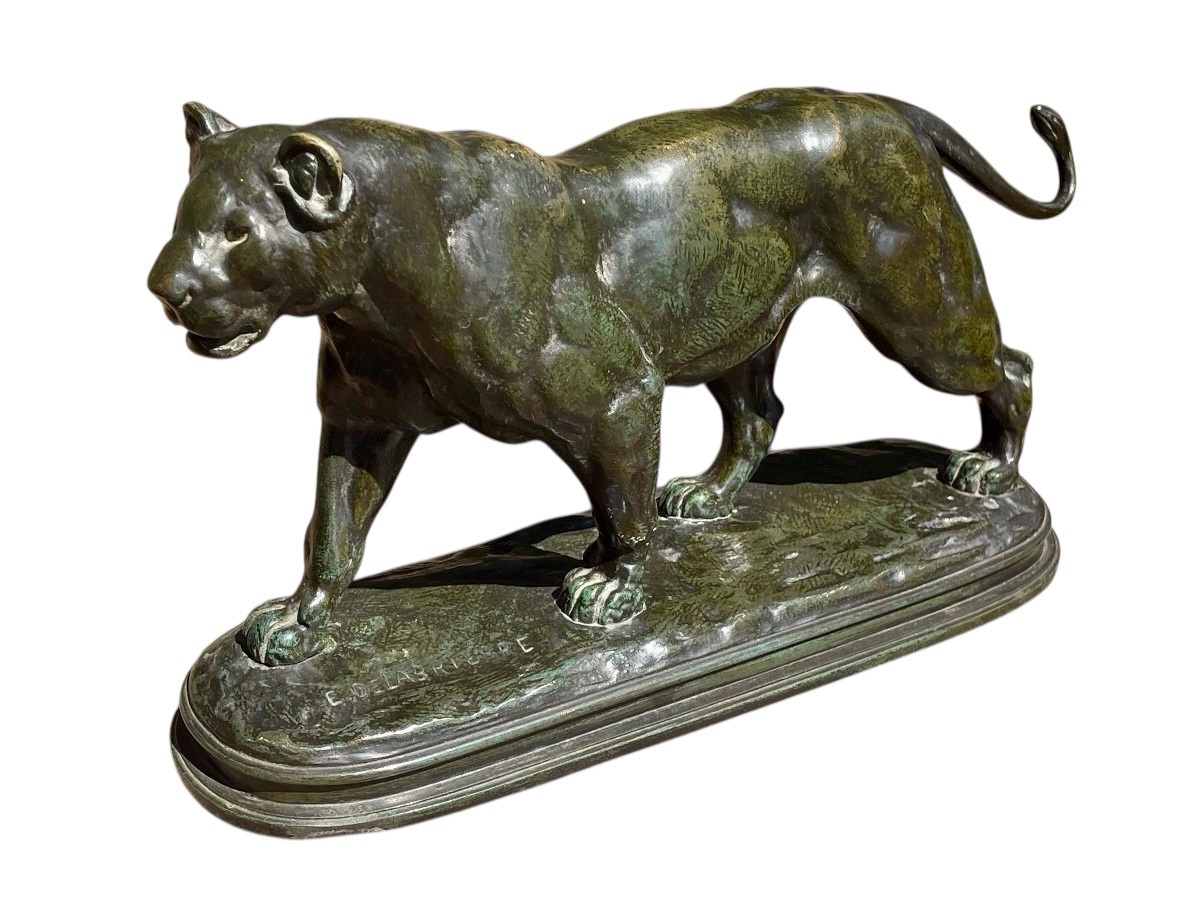 E. DELABRIERRE - Bronze, Lionne d’Afrique Marchant