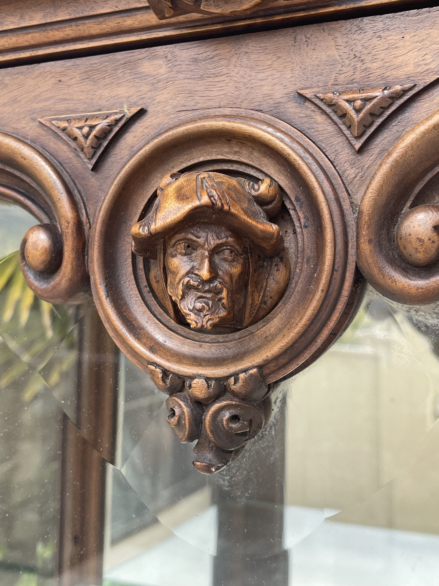 M. CRUYEN - Vitrine en Noyer Renaissance-photo-2