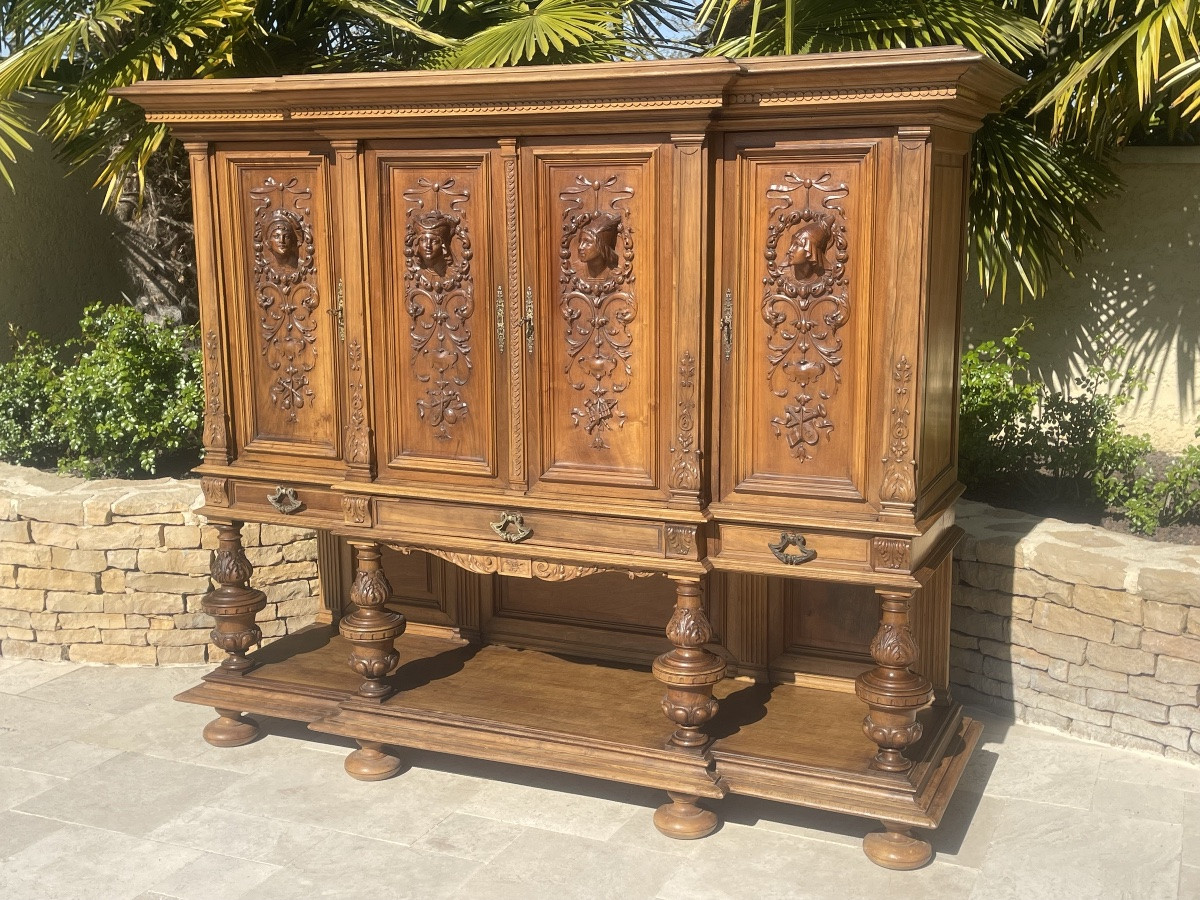 Buffet Renaissance en noyer sculpté -photo-6
