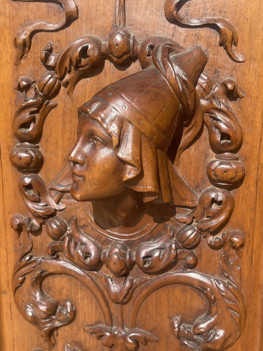 Buffet Renaissance en noyer sculpté -photo-7