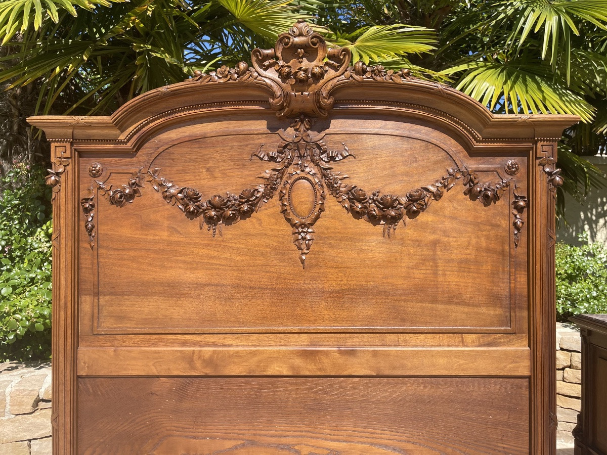 Paire de Lits en Noyer Style Transition Louis XV/ Louis XVI-photo-4