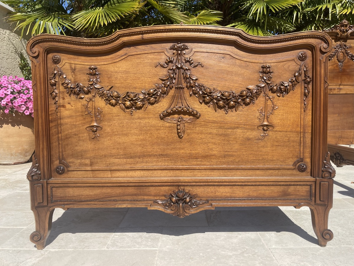 Paire de Lits en Noyer Style Transition Louis XV/ Louis XVI-photo-1
