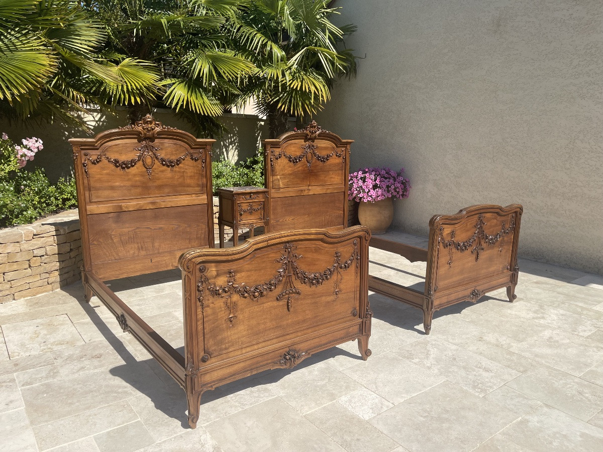 Paire de Lits en Noyer Style Transition Louis XV/ Louis XVI-photo-8