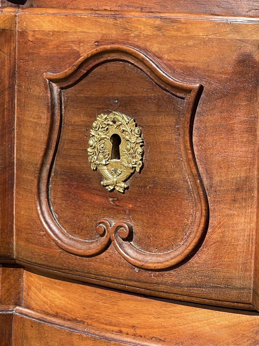 18th Century - Louis XV Period Walnut Chest Of Drawers From Lyon-photo-1