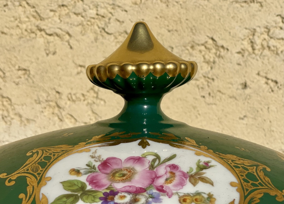 Limoges - Porcelain Tureen And Display Stand -photo-2