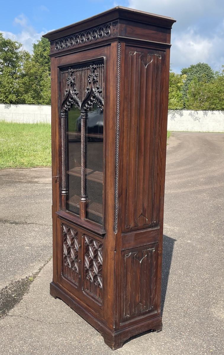 Gothic-style Carved Display Case-photo-2