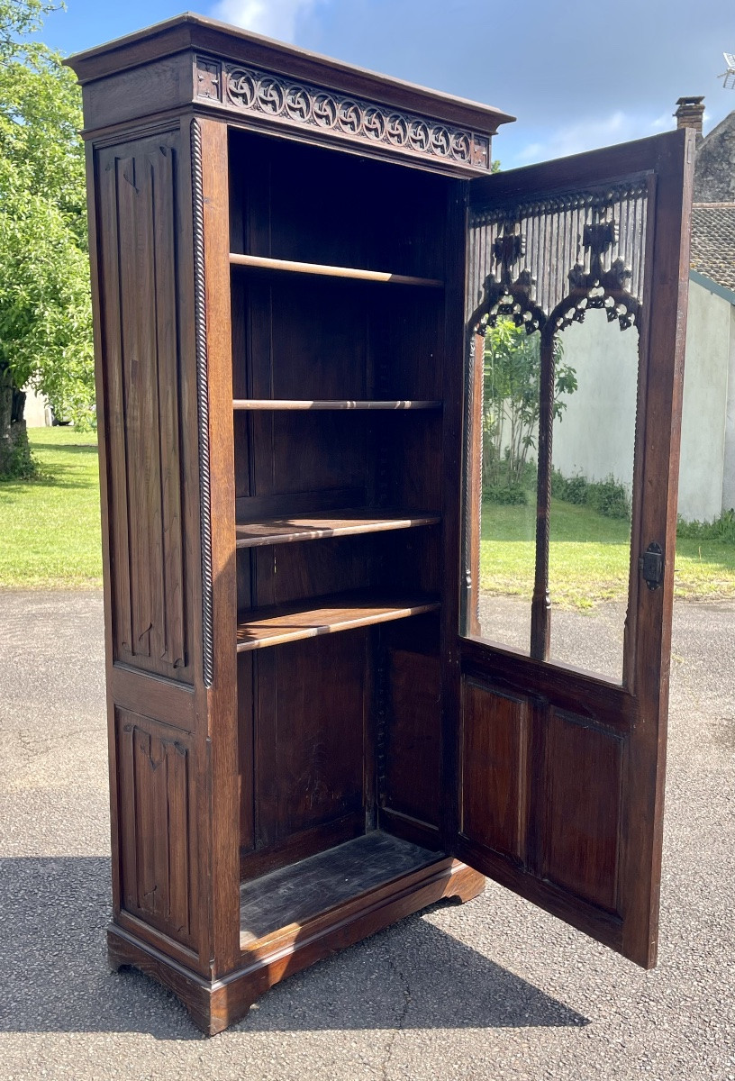 Gothic-style Carved Display Case-photo-6