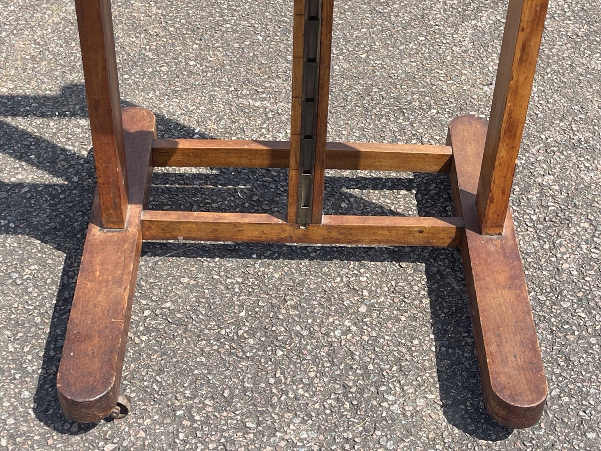 Easel -photo-3