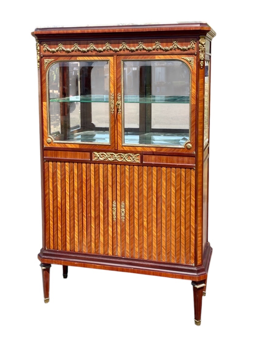 Vitrine de Style Louis XVI 