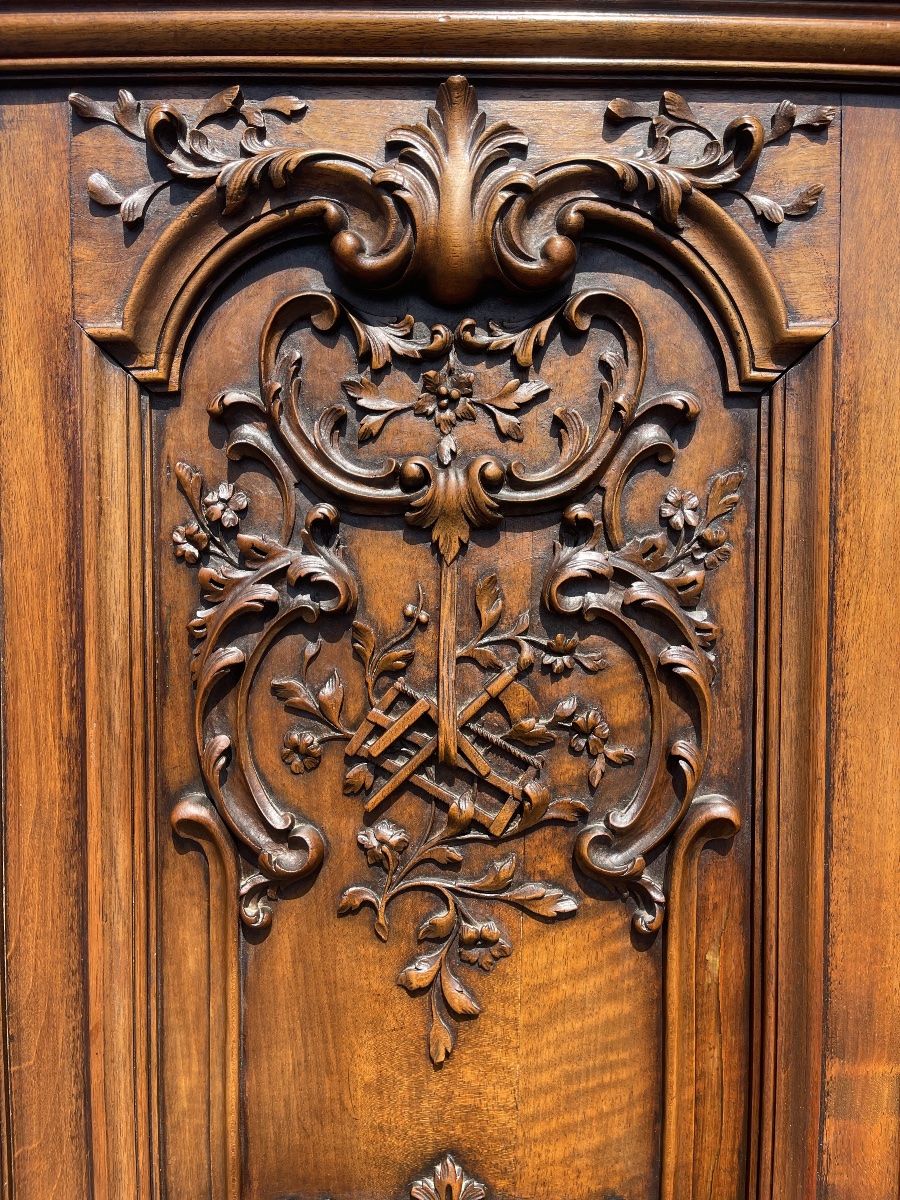 Liège-style Walnut Cabinet -photo-2