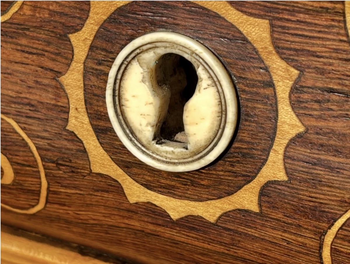Charles X Dresser With Doors -photo-2