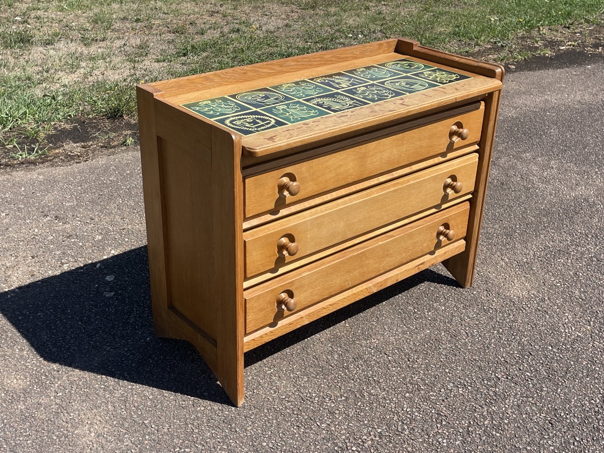 Guillerme And Chambron - Chest Of Drawers And Green Ceramics -photo-1