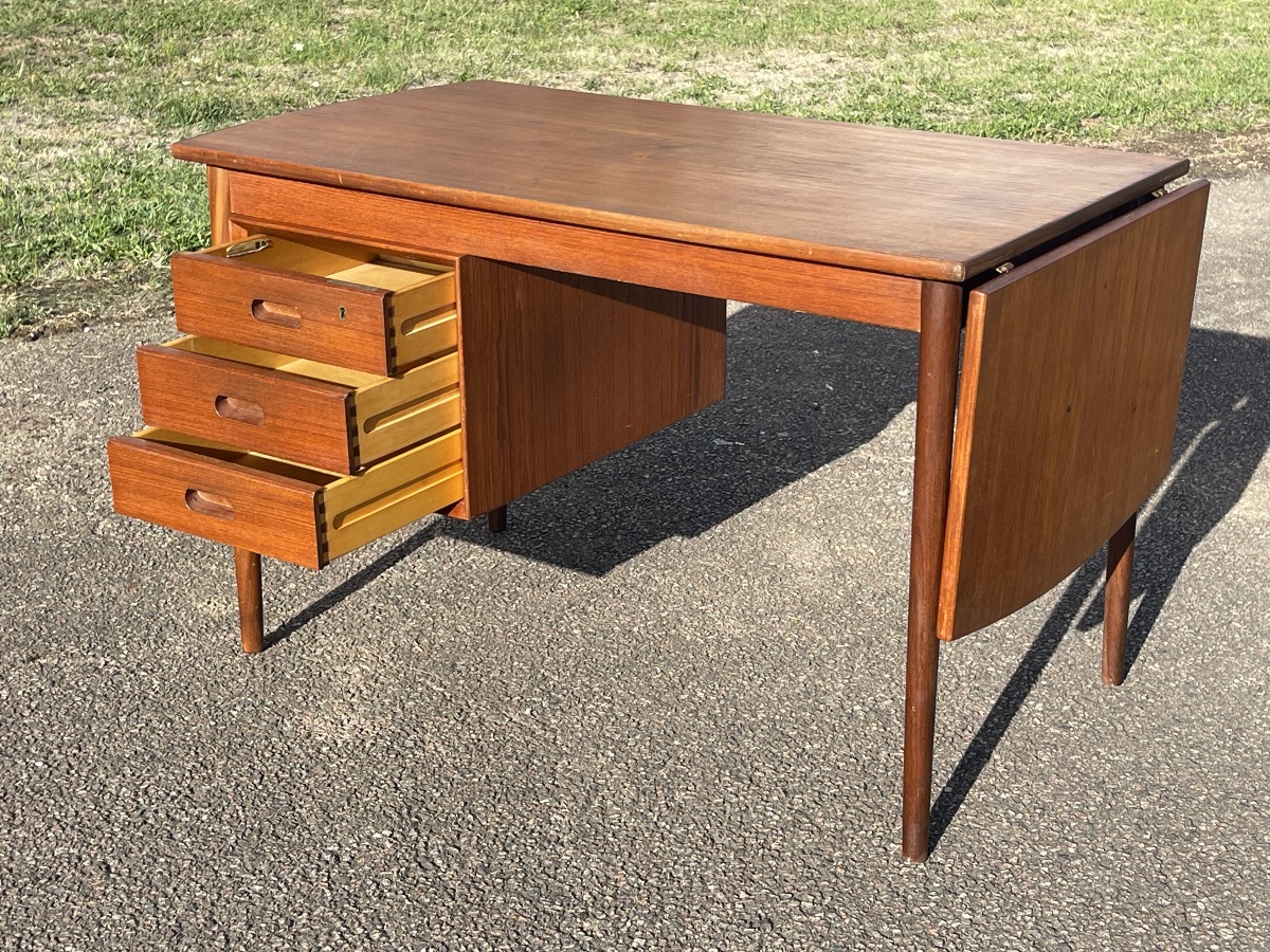 Arne Vodder - Scandinavian Teak Desk-photo-2