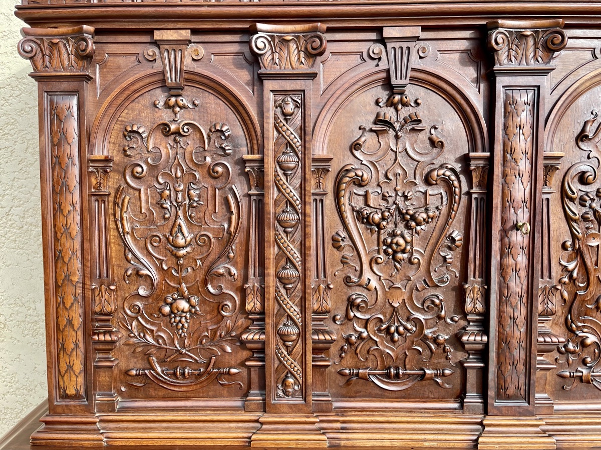 Maison KRIEGER - Buffet en Noyer Style Renaissance -photo-3