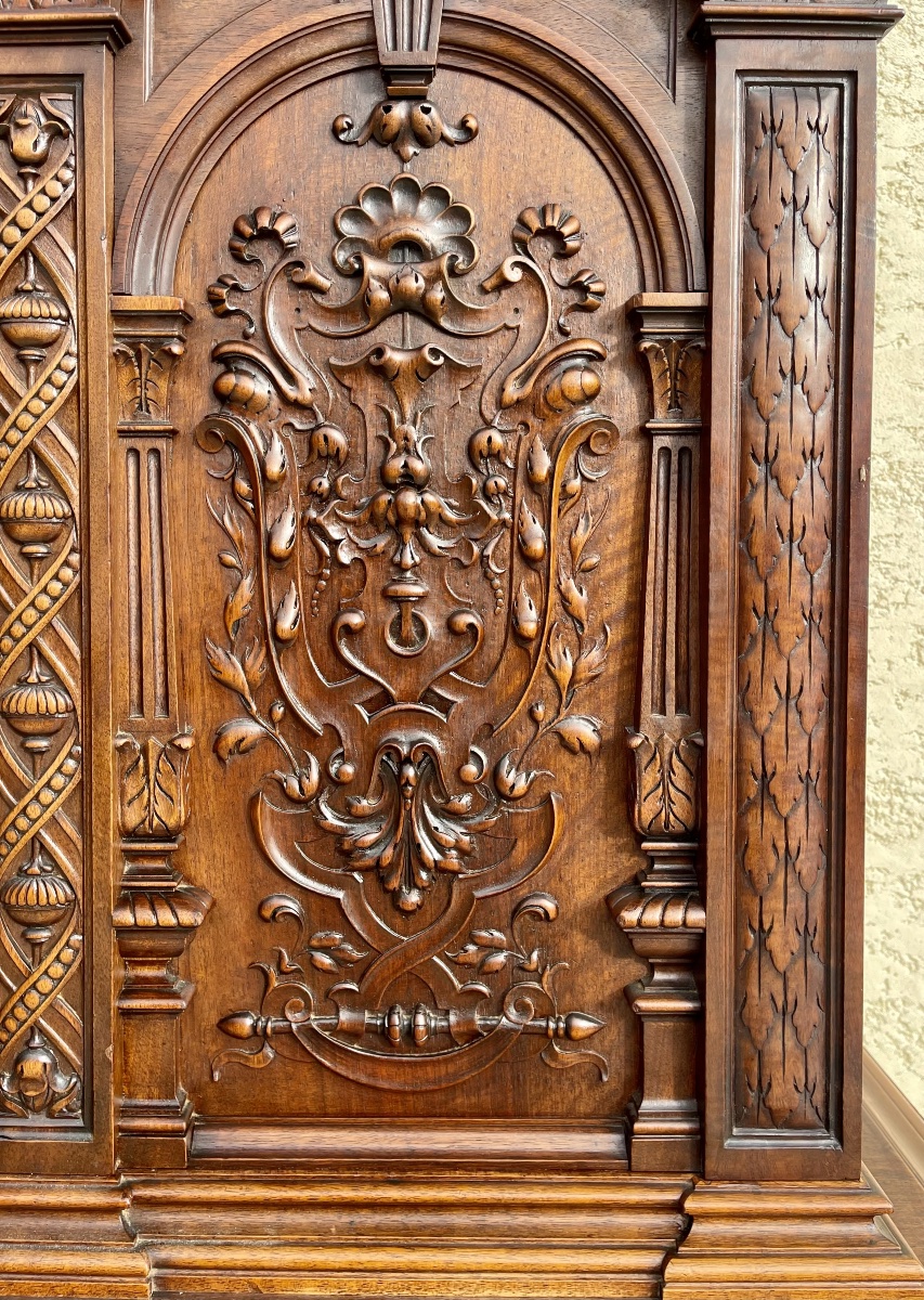 Maison KRIEGER - Buffet en Noyer Style Renaissance -photo-2