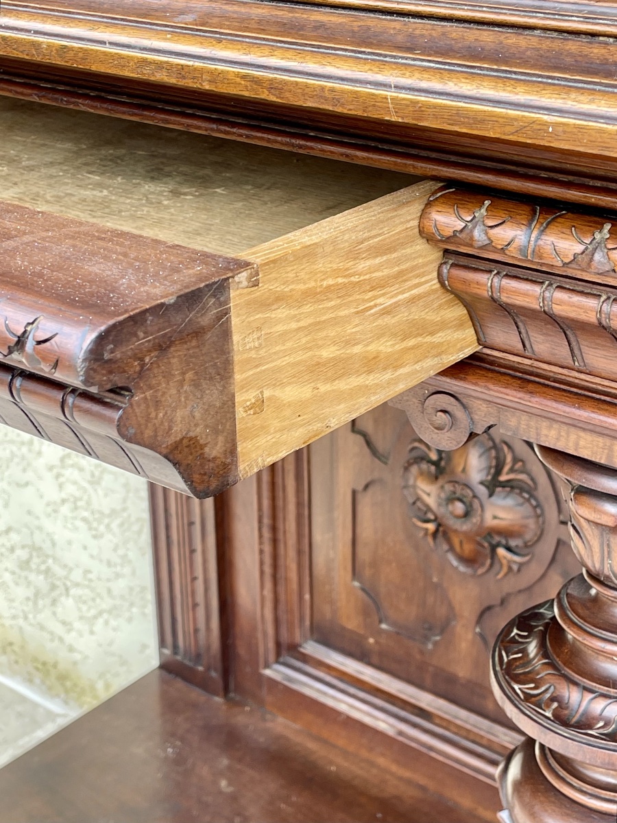 Maison KRIEGER - Buffet en Noyer Style Renaissance -photo-8