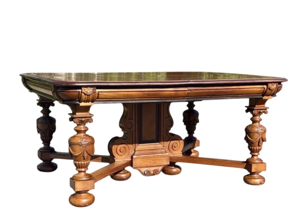Table de salle à manger en noyer