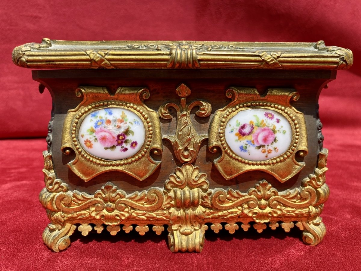 Jewelry Box In Bronze And Porcelain