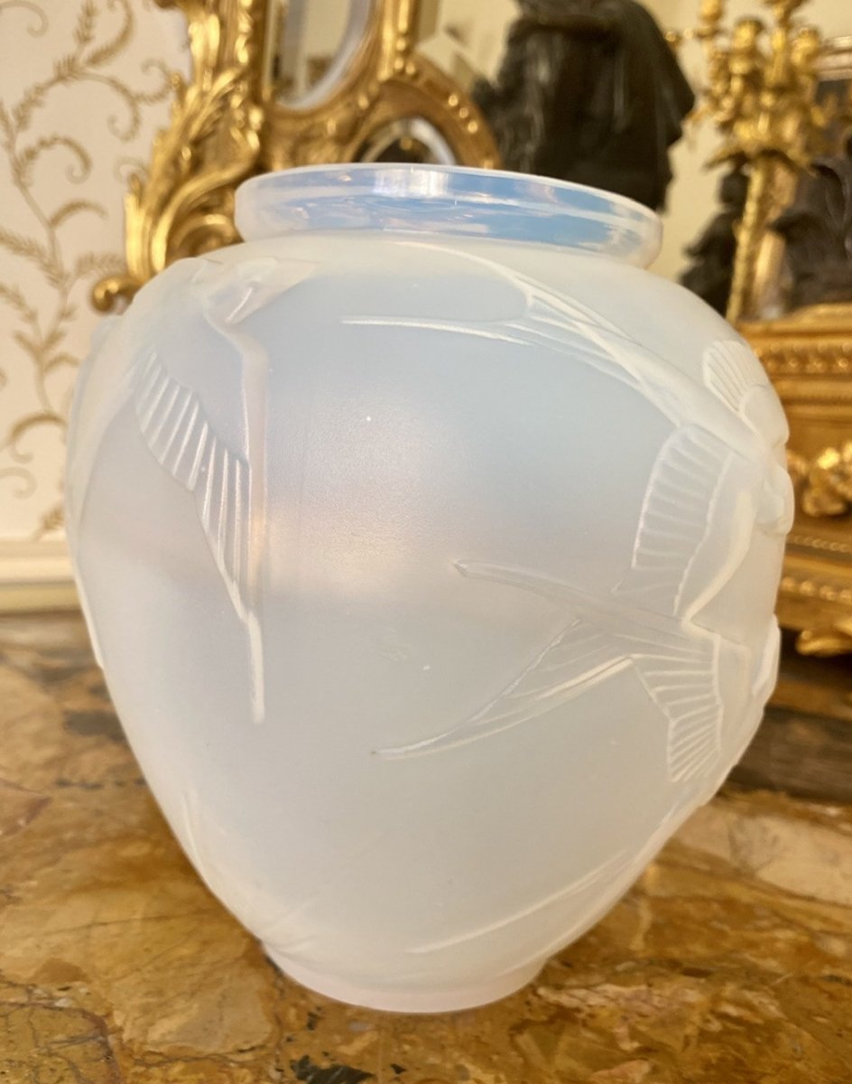 SABINO Paris - Vase Art Déco Opalescent aux Hirondelles-photo-5