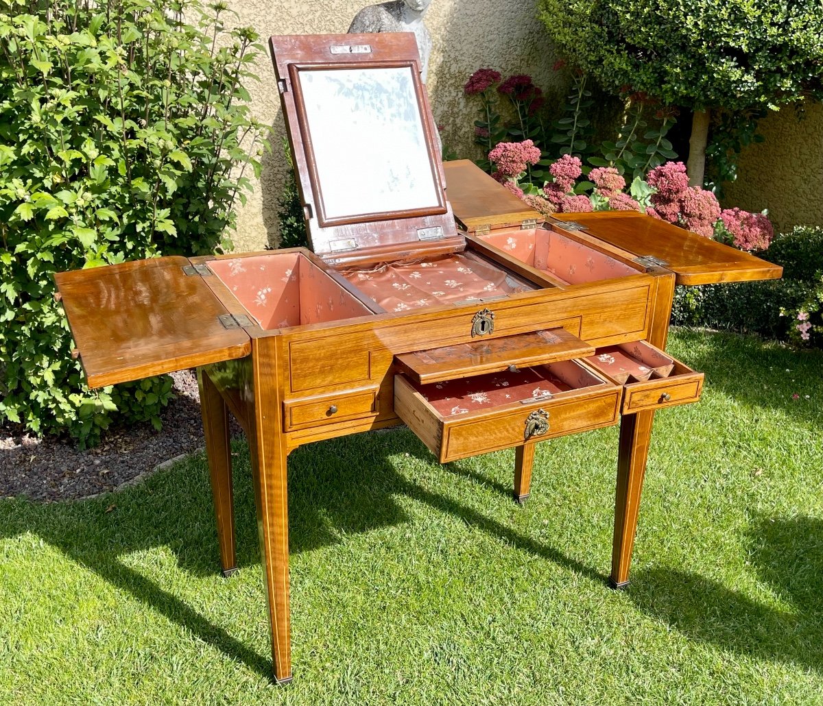 18th Century - Louis XVI Period Marquetry Dressing Table - Directory-photo-1