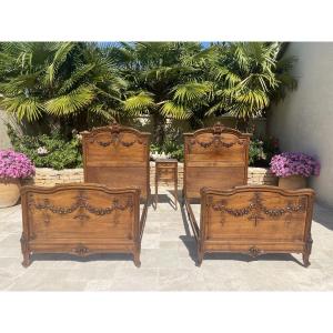 Paire de Lits en Noyer Style Transition Louis XV/ Louis XVI